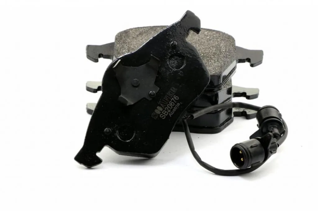 Колодки передние VW Passat B5, A4, A6 с двома круглыми датчиками 96 SHAFER SB20676