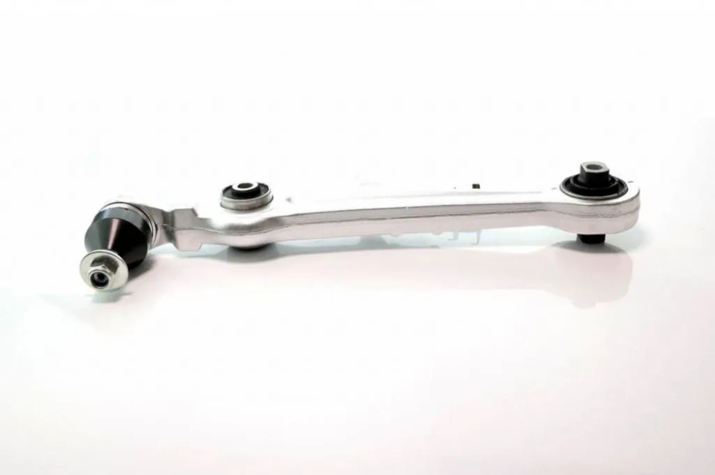 Рычаг Audi A4, A6, VW Passat, Skoda SuperB, 01-04, нижний передний (тонкий палець, конус = 16-20 мм) SHAFER SM2816